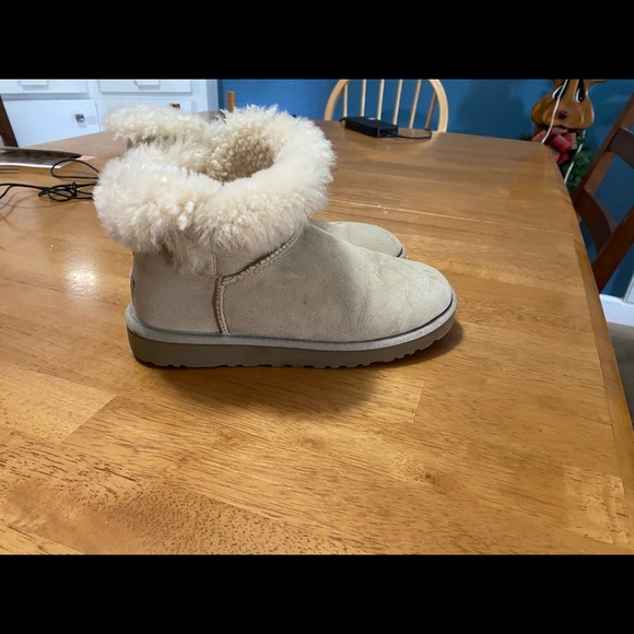 UGG Boots, Sz 7, some wear - Picture 6 of 8